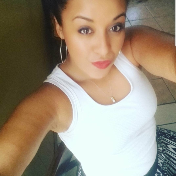 Meet your Posher, Tonya - Picture 1 of 1